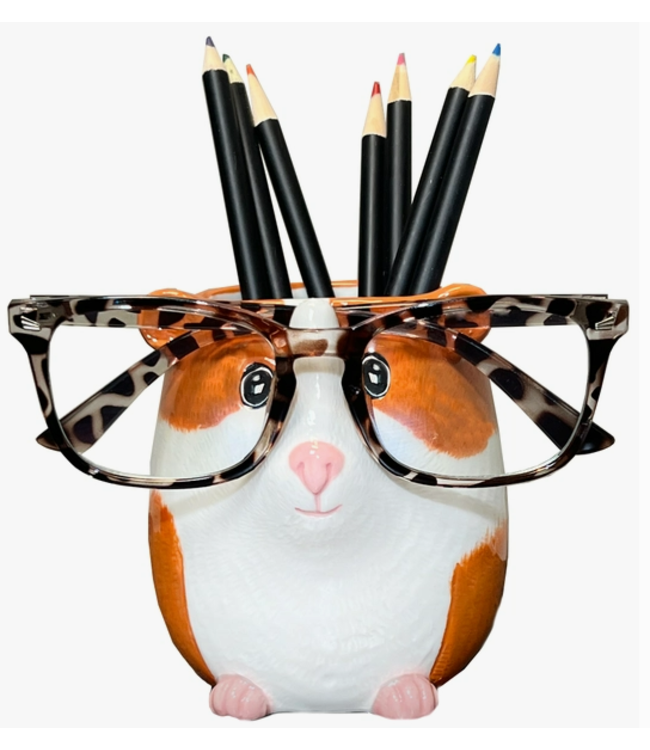 Piggy Pot: Where Guinea Meets Greenery!