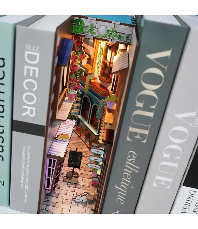 Love Isle: DIY Miniature Book Nook