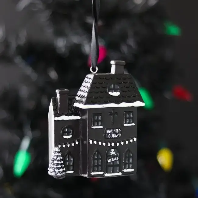 Haunted Christmas: Spooky Holiday House