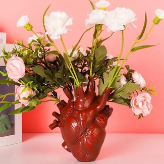 Magnifique Hearts Heart-Shaped Resin Flower Vase