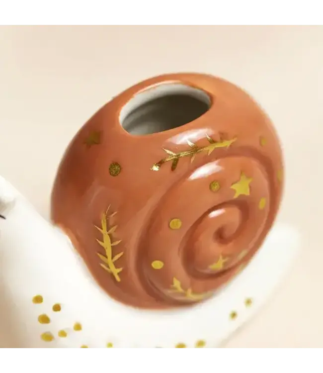 Snail Your Way to Style: The Charming Bud Vase!