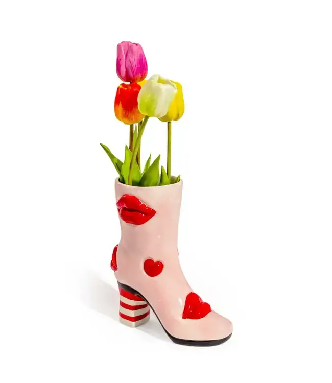 Kick Up Your Decor: Heart & Lips Vase Delight!