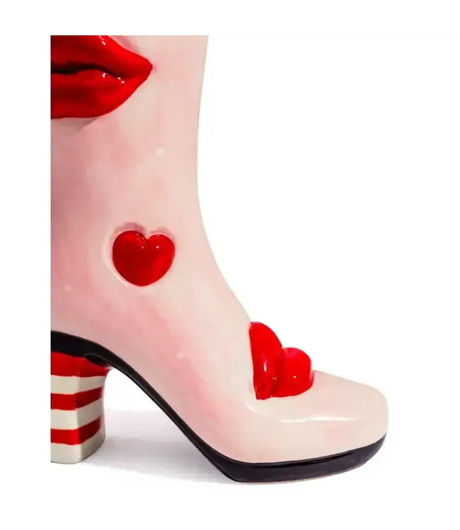 Kick Up Your Decor: Heart & Lips Vase Delight!