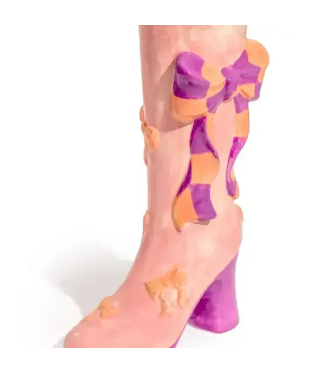 Chic Boot Vase: A Step Above!