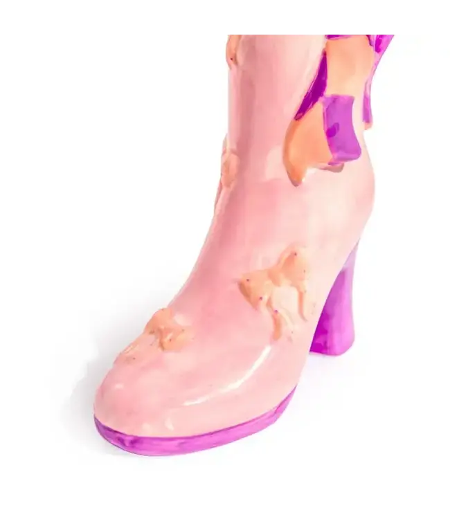 Chic Boot Vase: A Step Above!