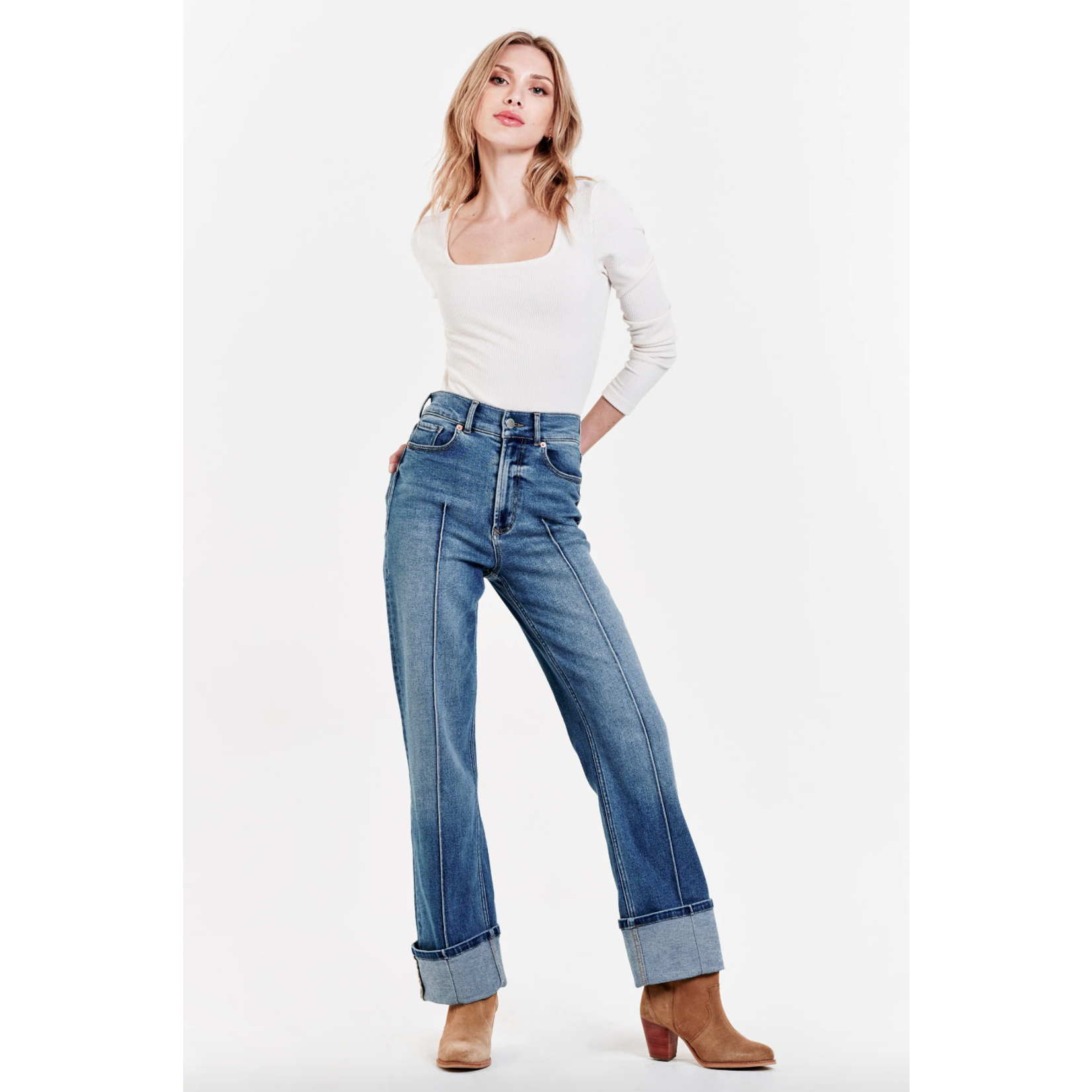 Do these jeans seem big or is this the right fit? : r/PetiteFashionAdvice