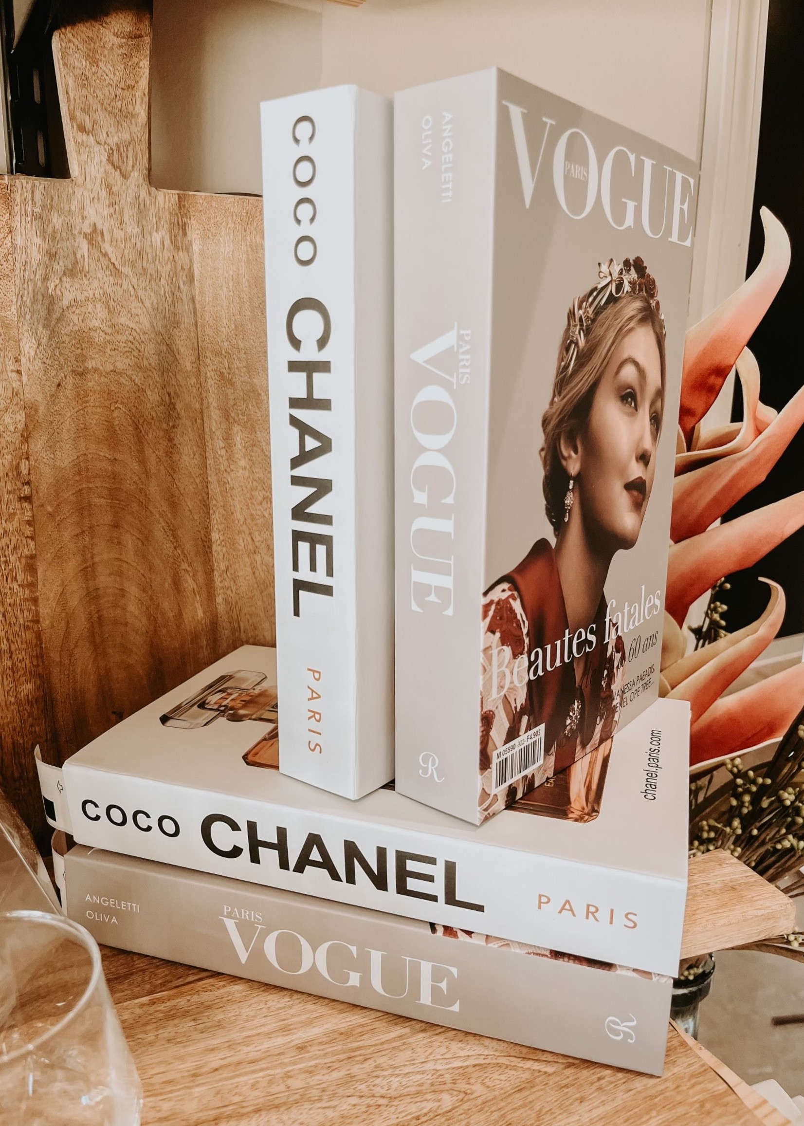 chanel table book