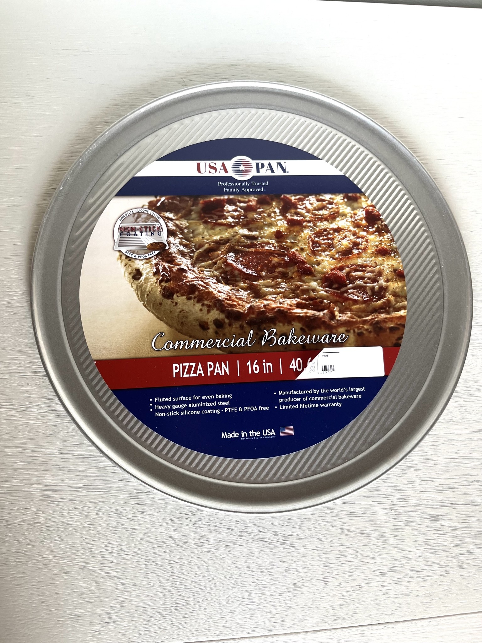 https://cdn.shoplightspeed.com/shops/652387/files/48889512/lockin-group-16-pizza-pan.jpg