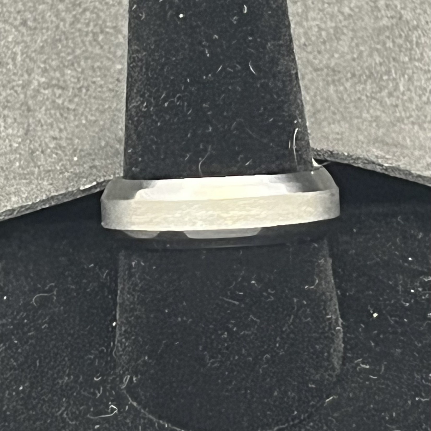 7mm Tungsten Carbide Beveled Edge Band w/Scuff Center sz 10