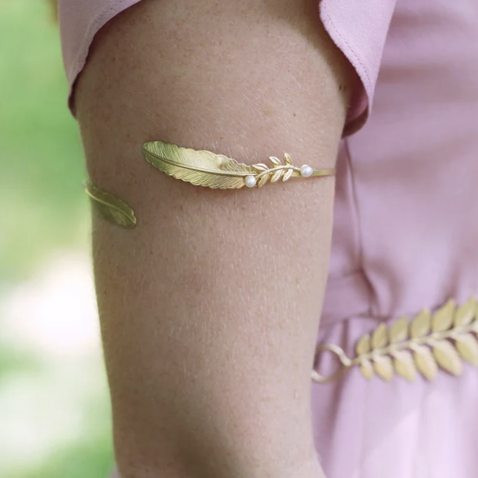*Magical Feather Arm Band · Gold