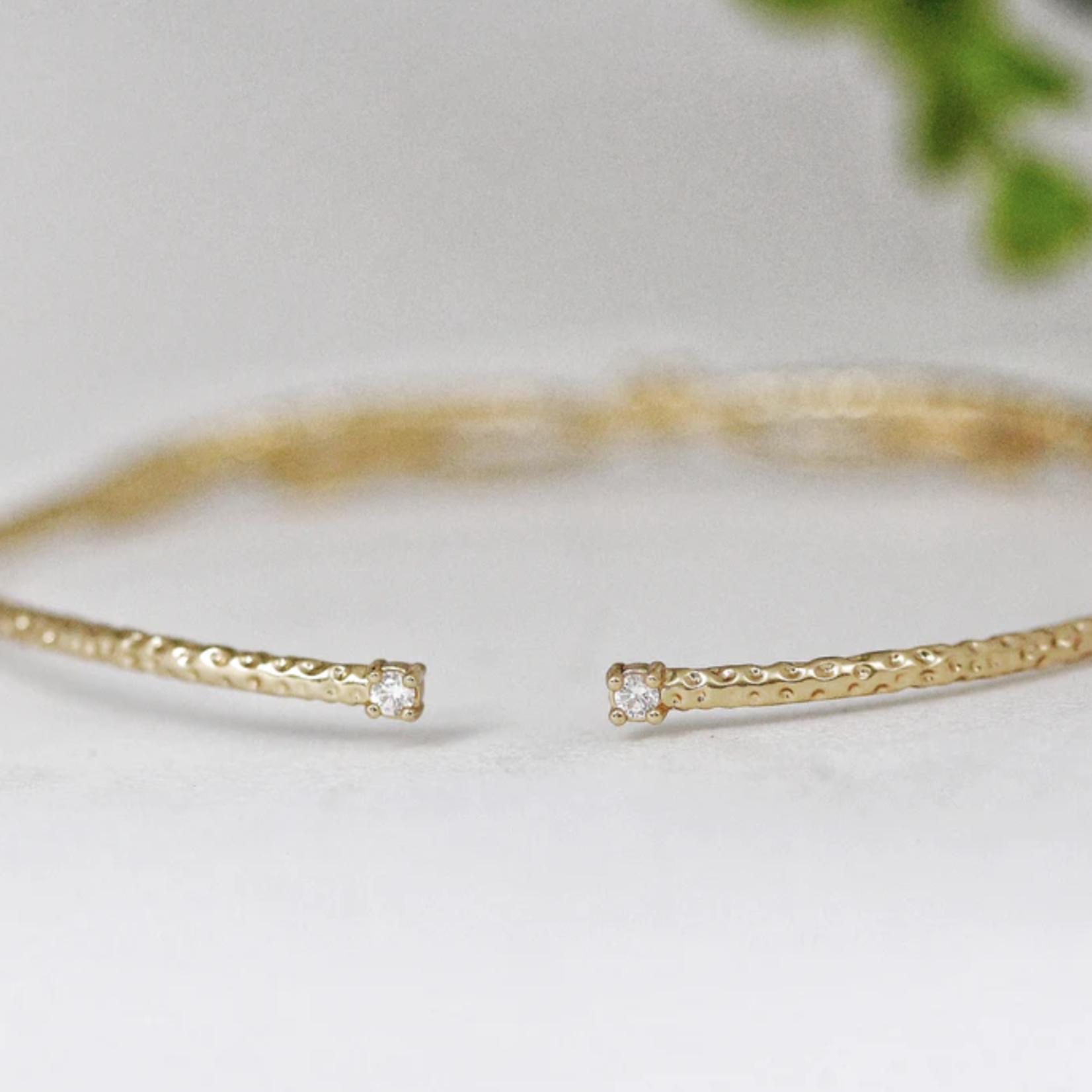 *Dragonfly Arm Band · Gold