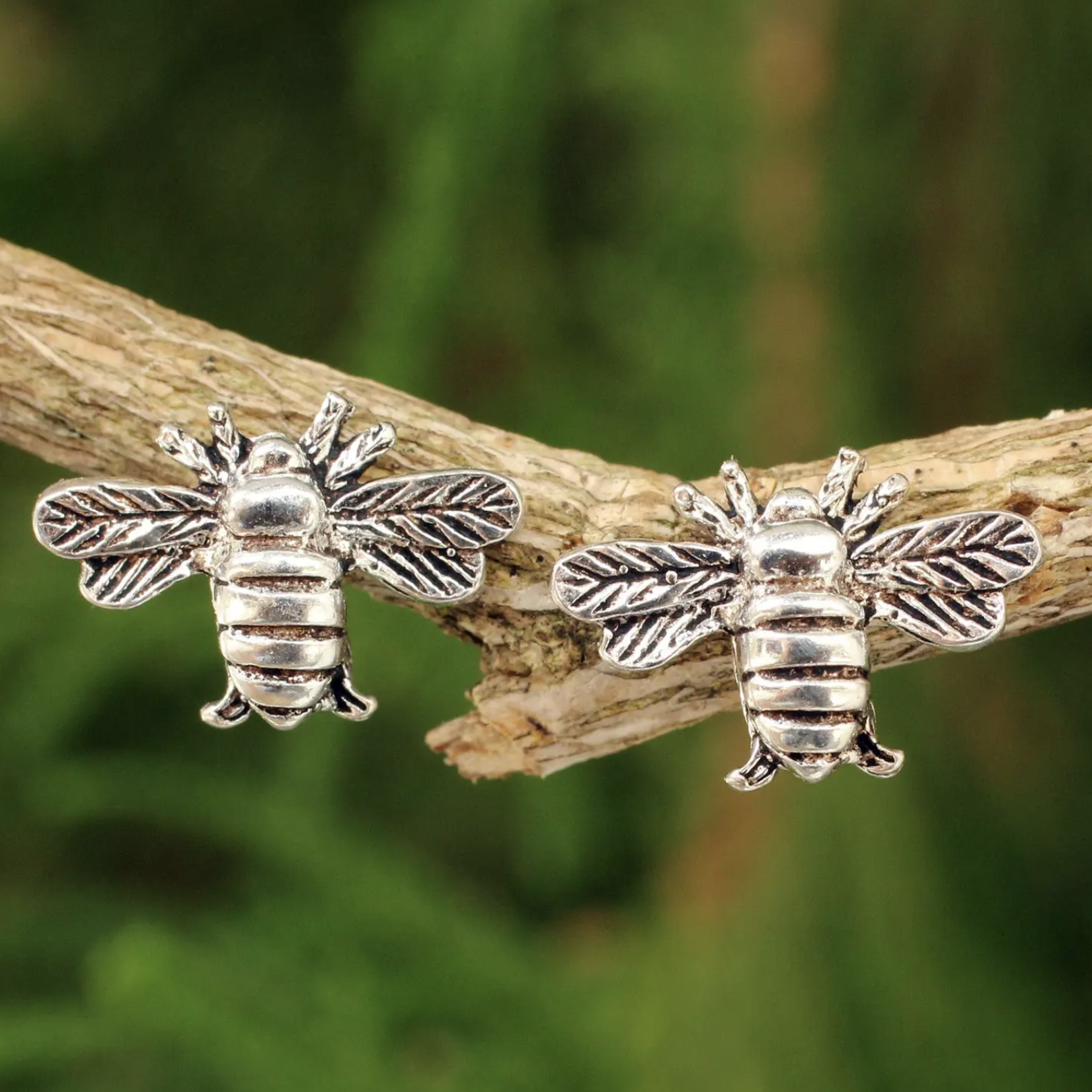 *Happy Honeybee Stud Earrings · Silver