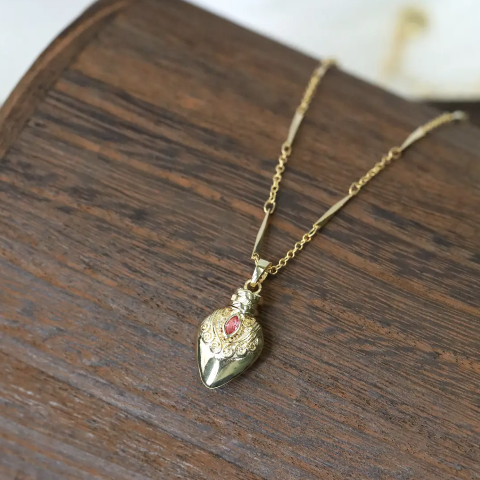 Vintage Potion Elixer Charm Necklace · Red Crystal/Gold