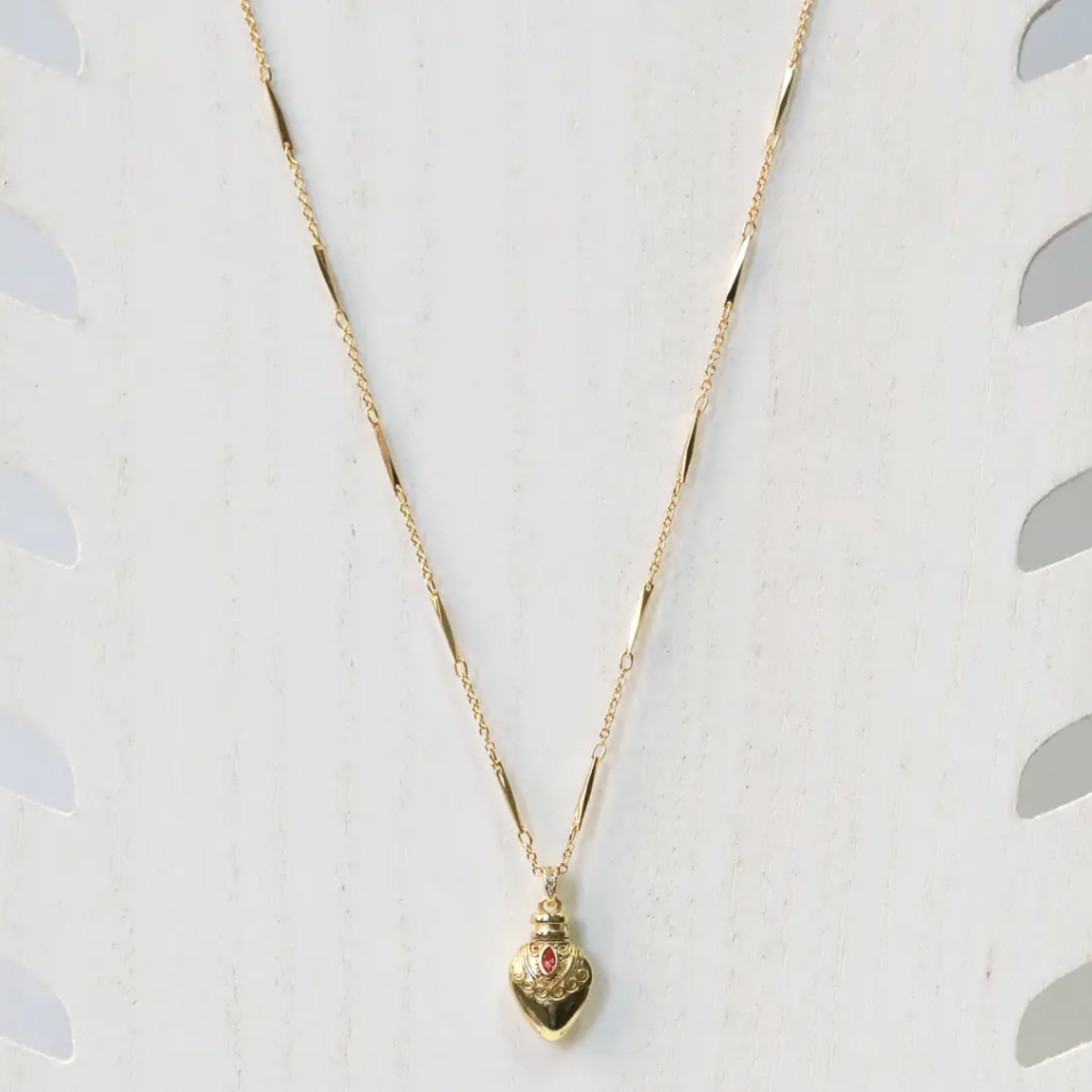 Vintage Potion Elixer Charm Necklace · Red Crystal/Gold
