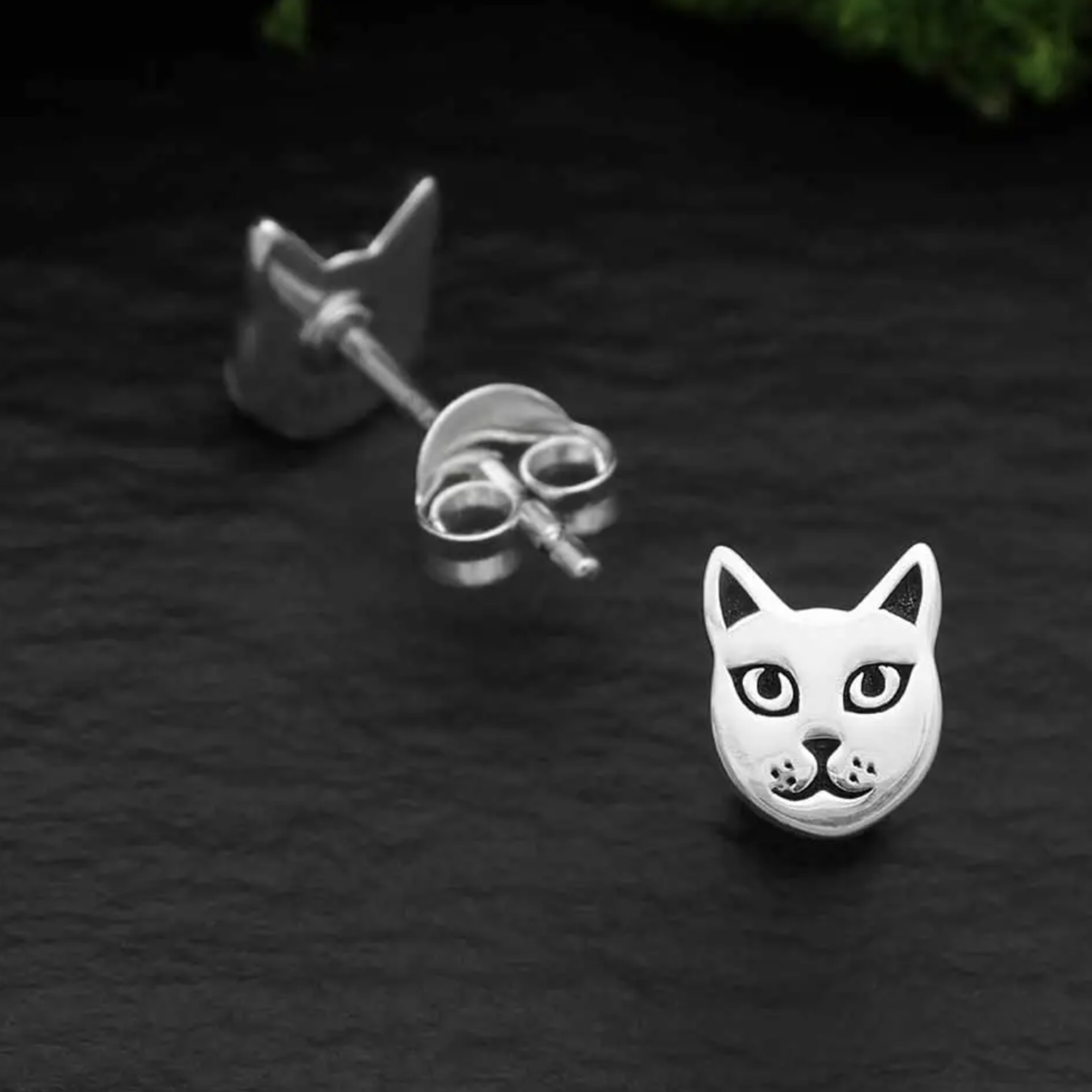 *Cat Face Post Earrings · Silver