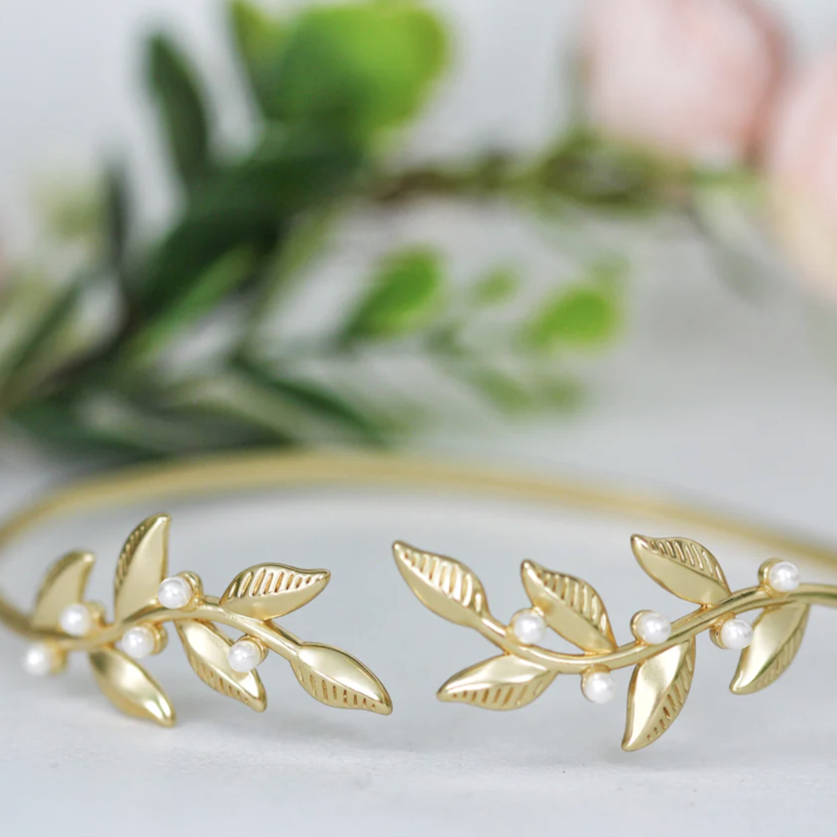 *Twigs & Pearl Arm Band · Gold