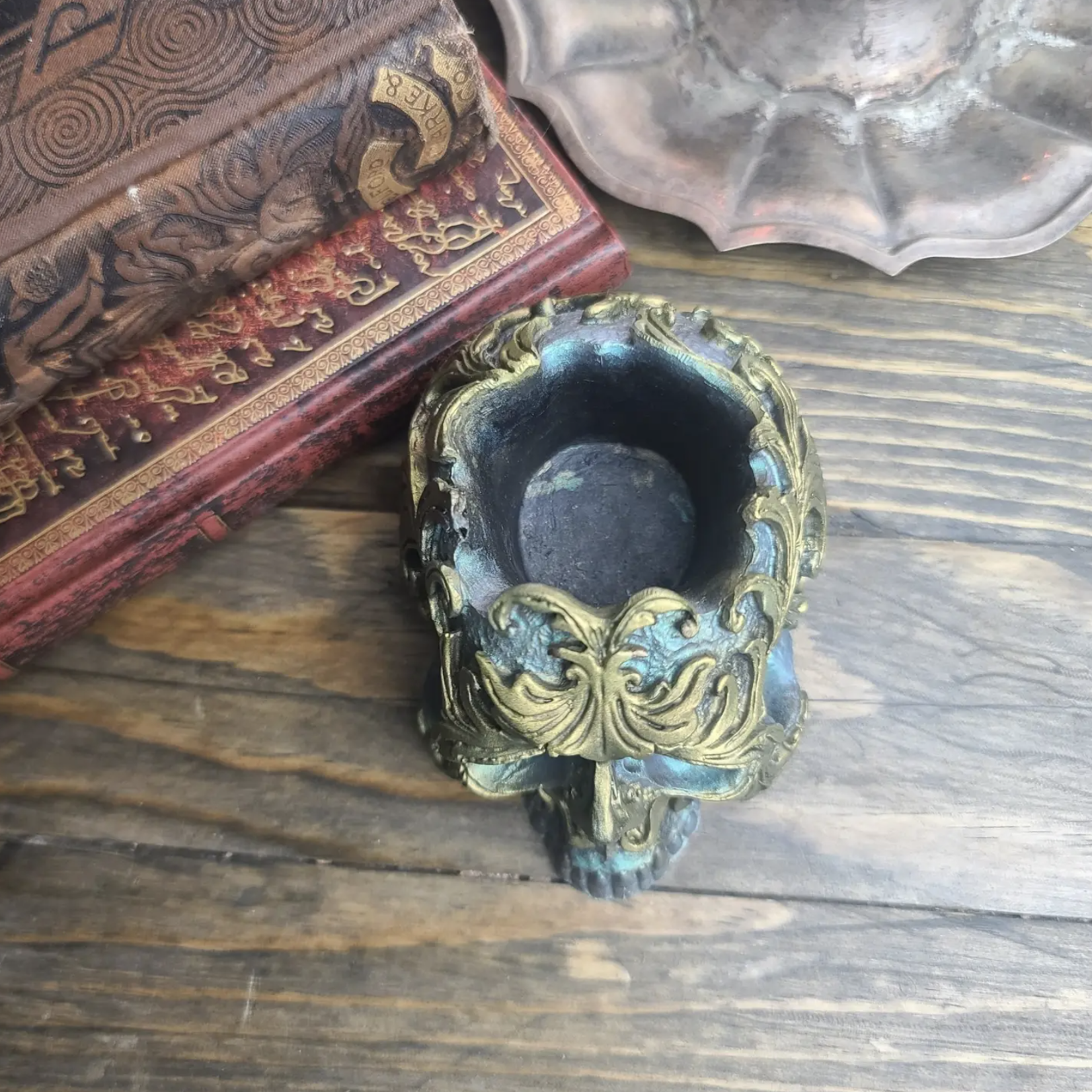 *Victorian Skull Plant Holder · Aquamarine