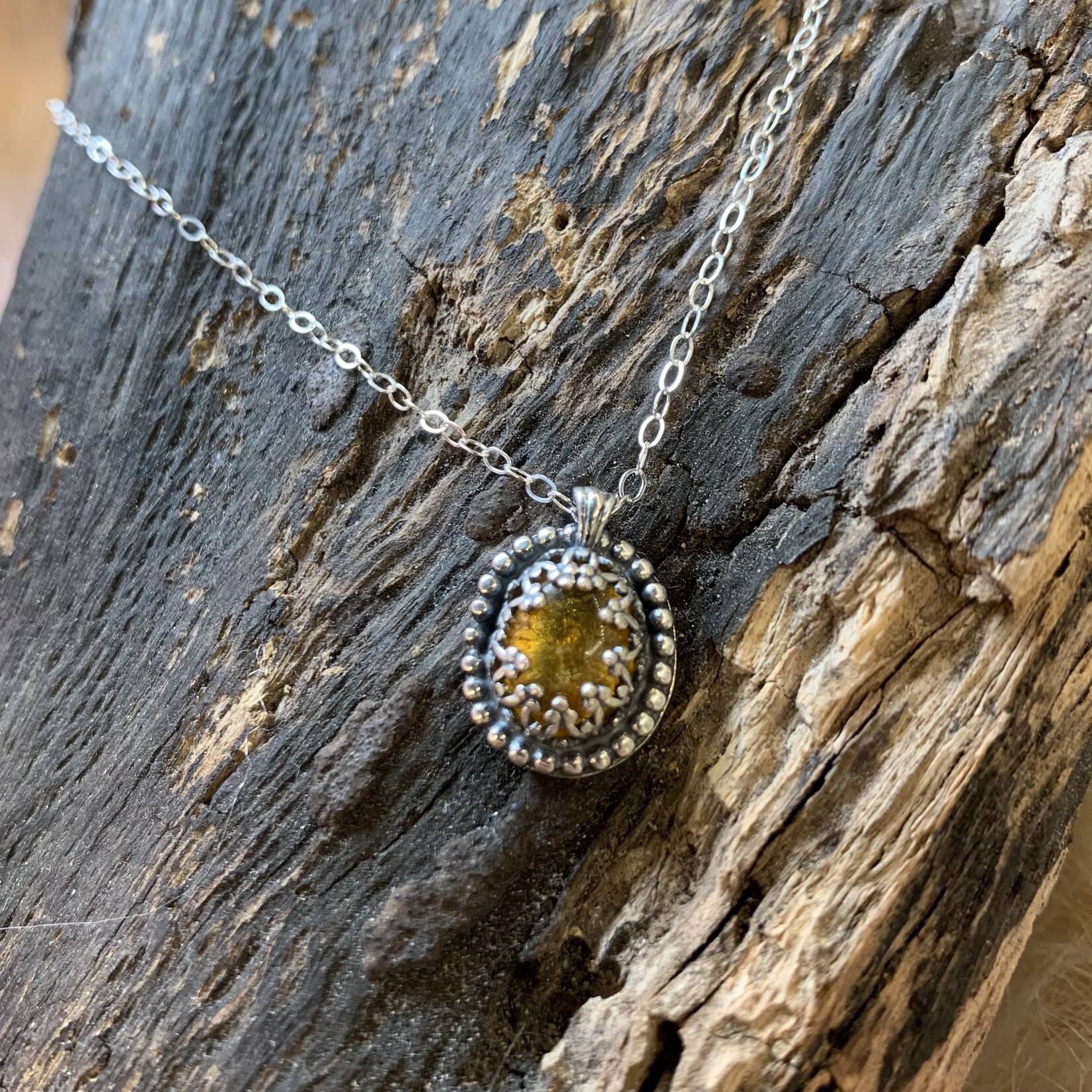 Small Amber Necklace · Silver ·