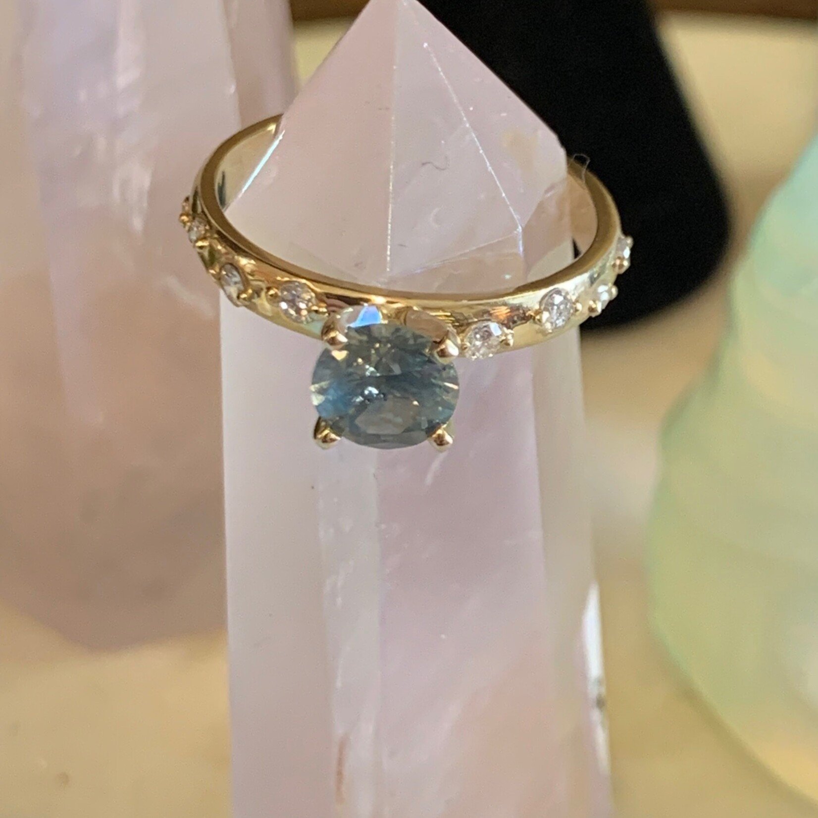 Montana Sapphire & Diamond Ring · 10K Yellow Gold  · 6.5