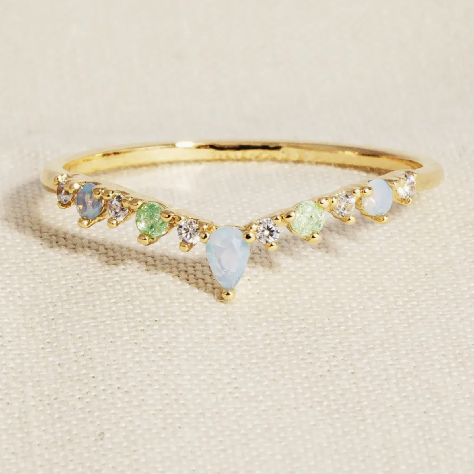 Delicate Rhinestone V Ring · Gold