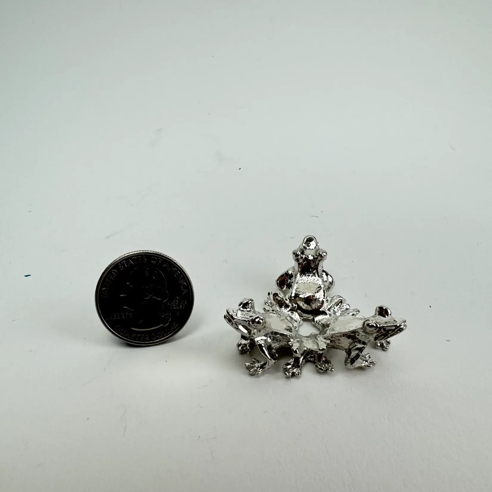 Metal Sphere Stand | Triple Frog |