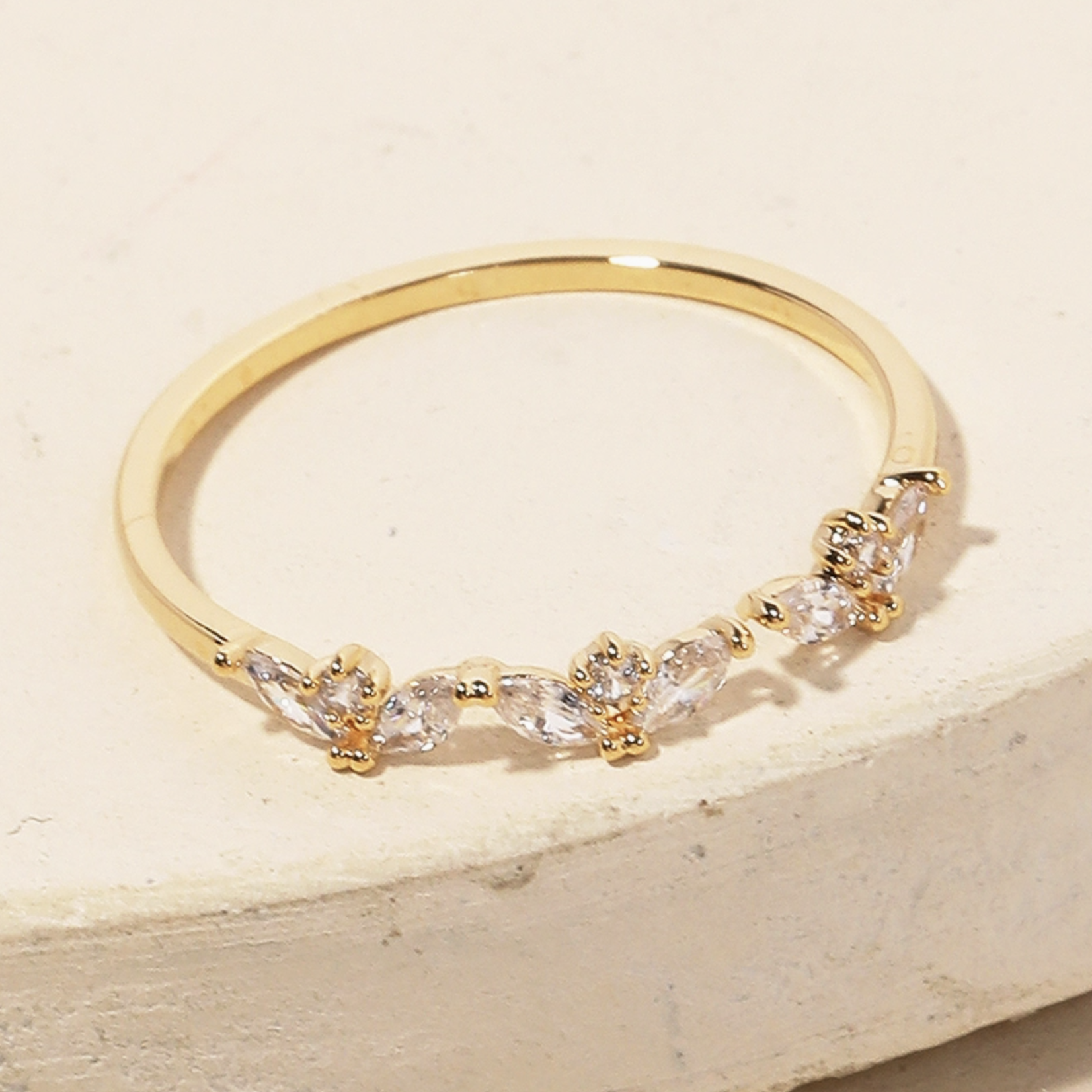 Delicate Floral Rhinestone Fashion Ring · Gold