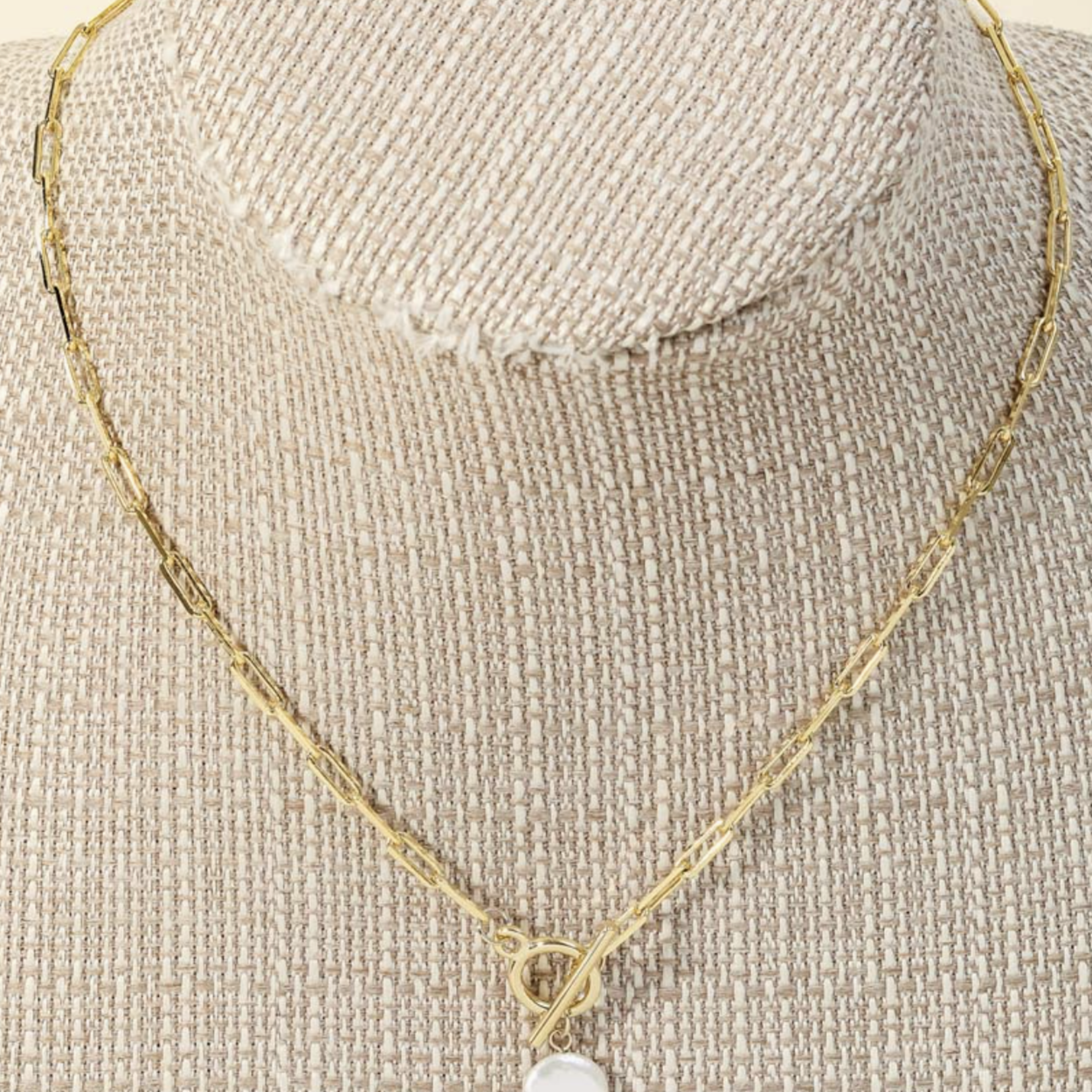 Toggle Chain Link Disc Pearl Charm Necklace · Gold