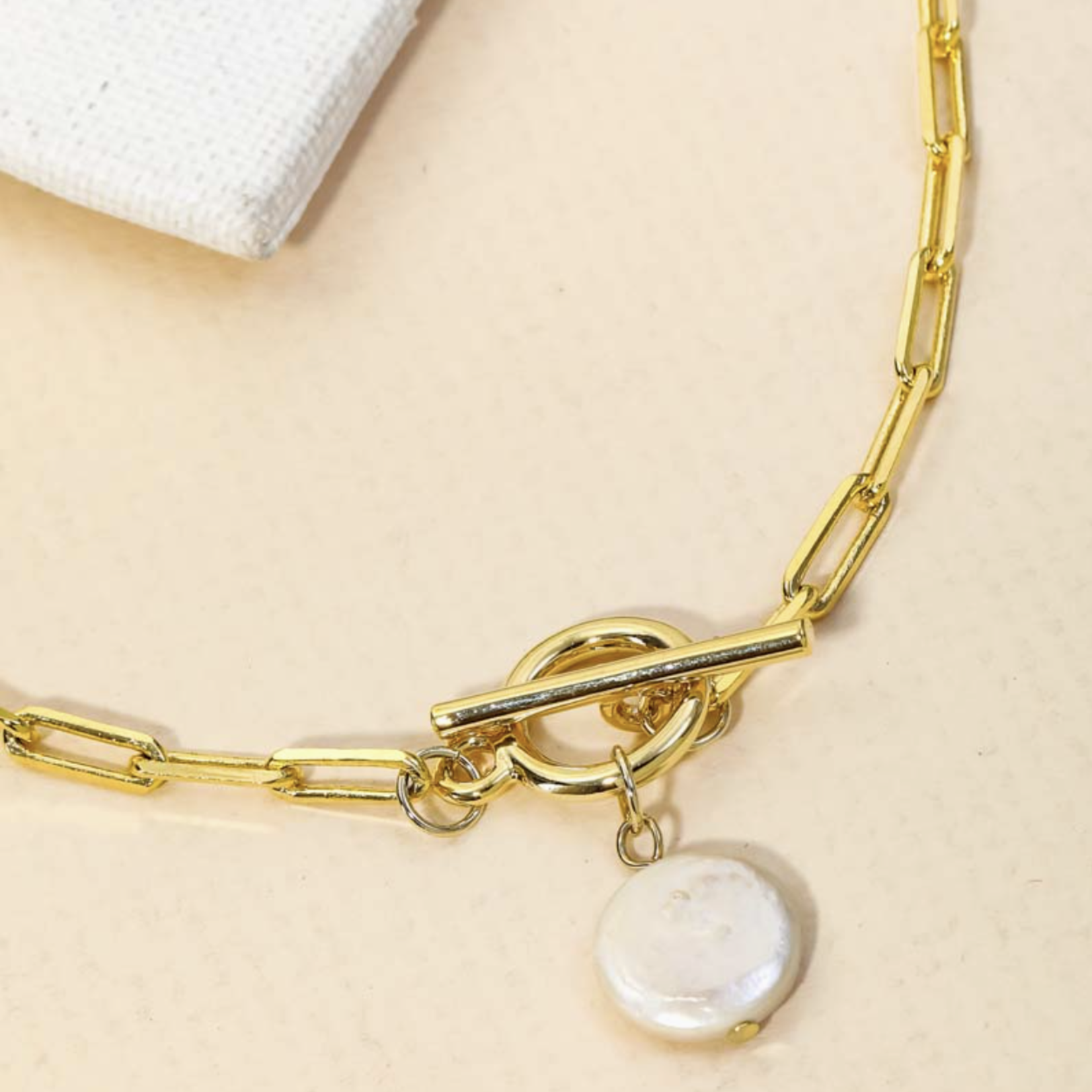 Toggle Chain Link Disc Pearl Charm Necklace · Gold