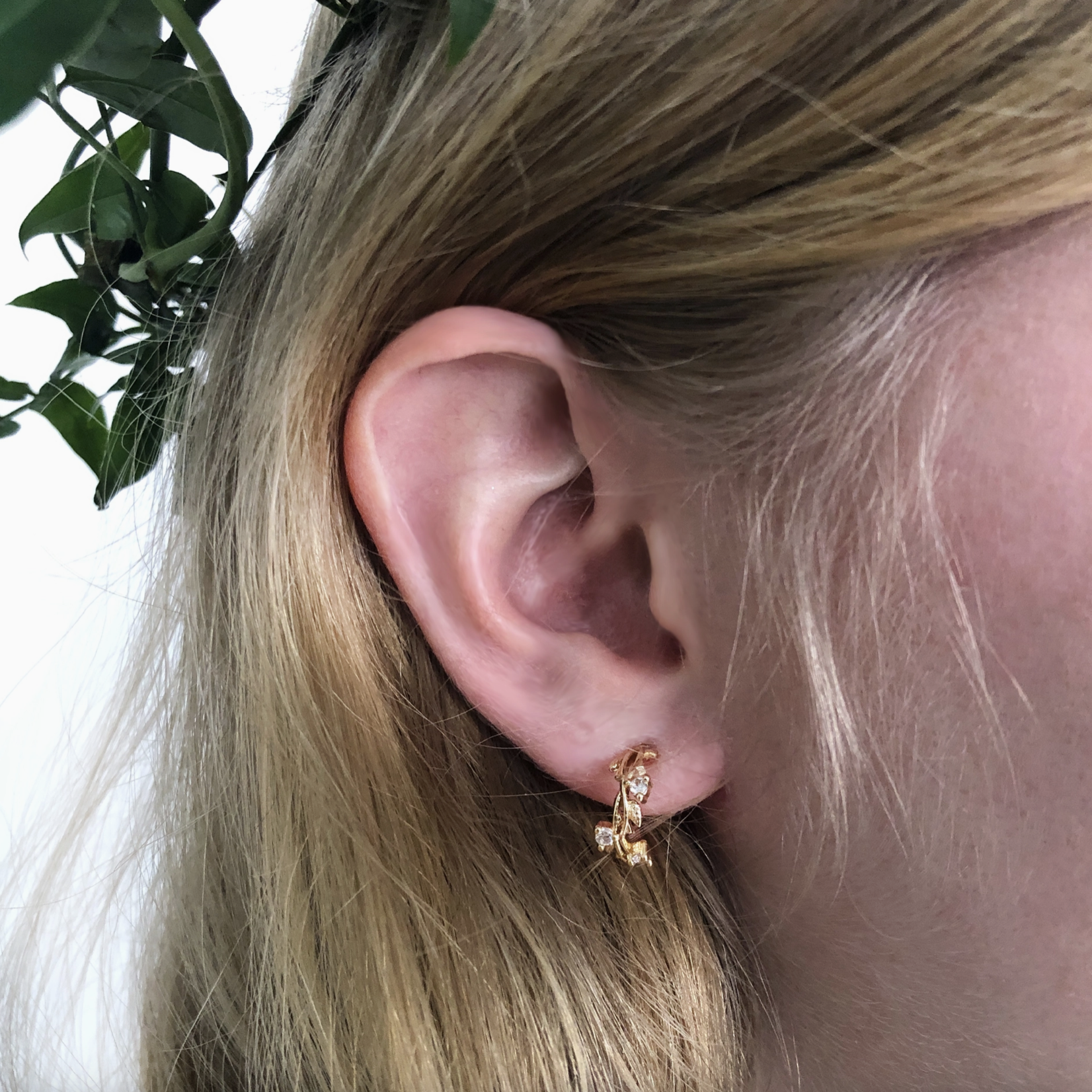 Fae Mini Hoops Earrings · Gold