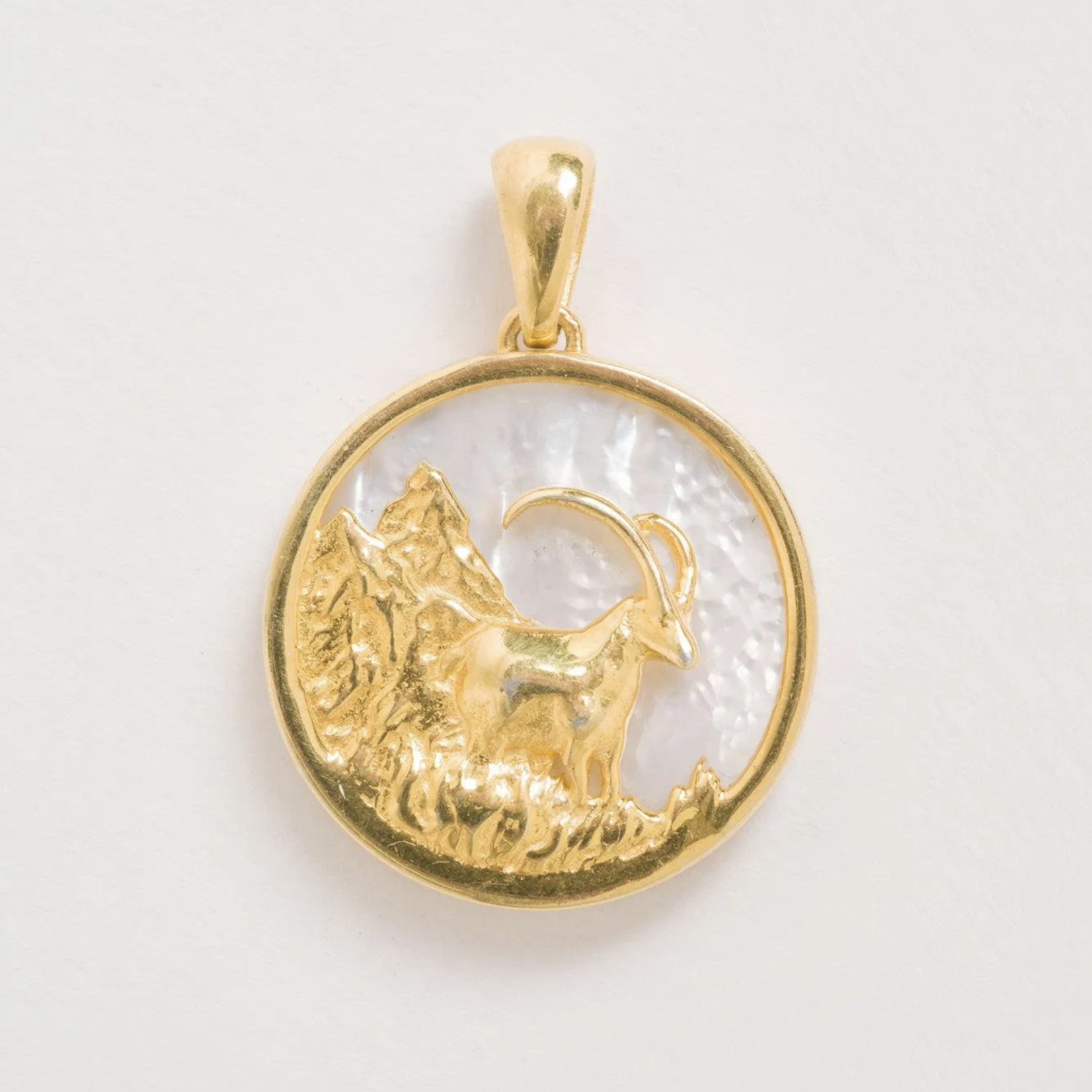 *Zodiac Capricorn Necklace with Mother of Pearl · 18K Gold Vermeil