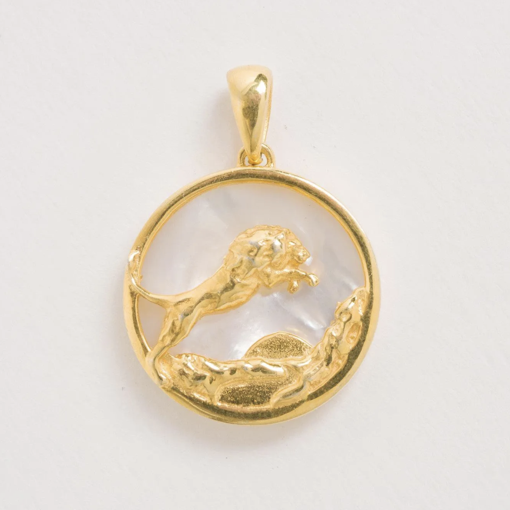 *Zodiac Leo Necklace with Mother of Pearl · 18K Gold Vermeil