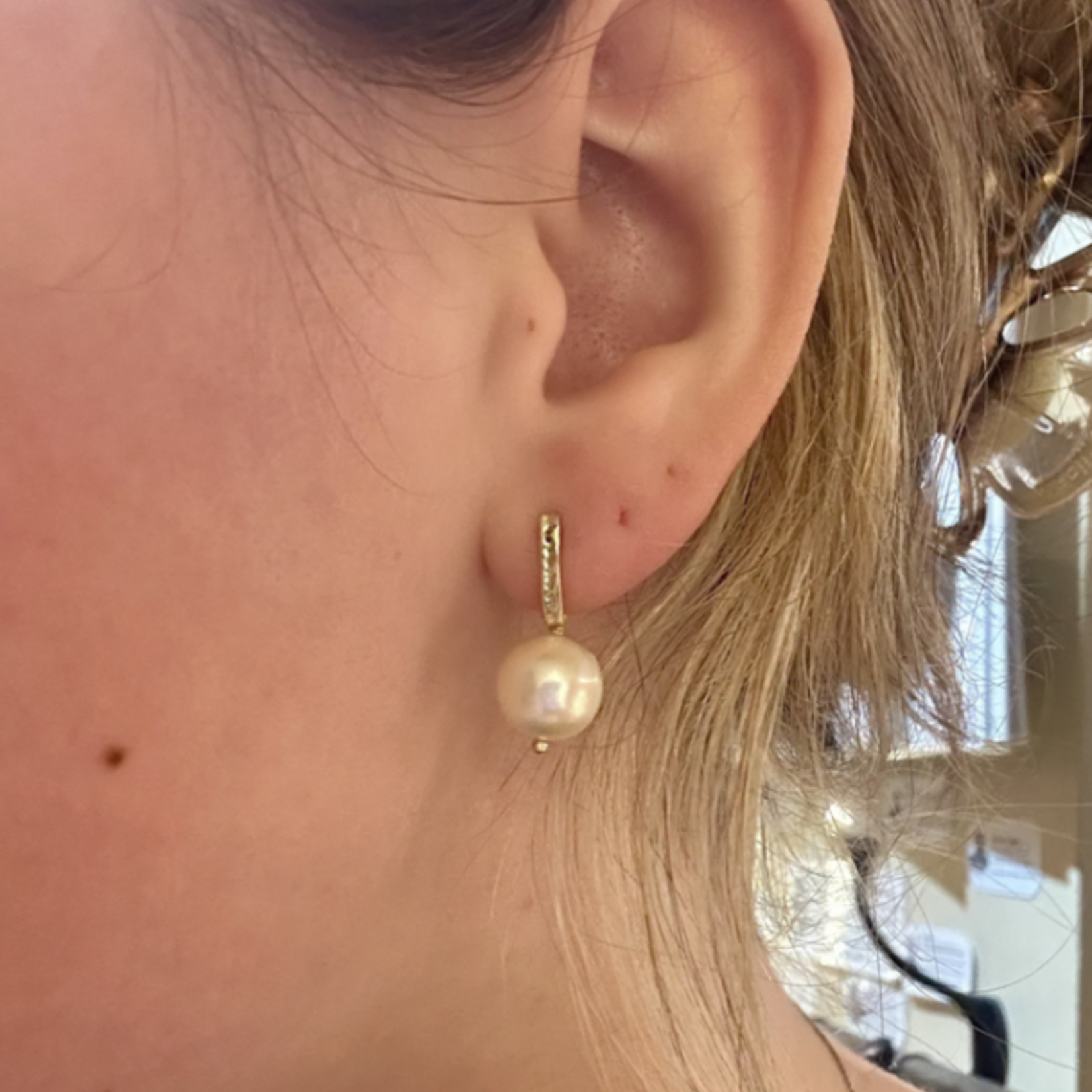 Baroque Pearl Textured Bar Earrings · 18K Gold