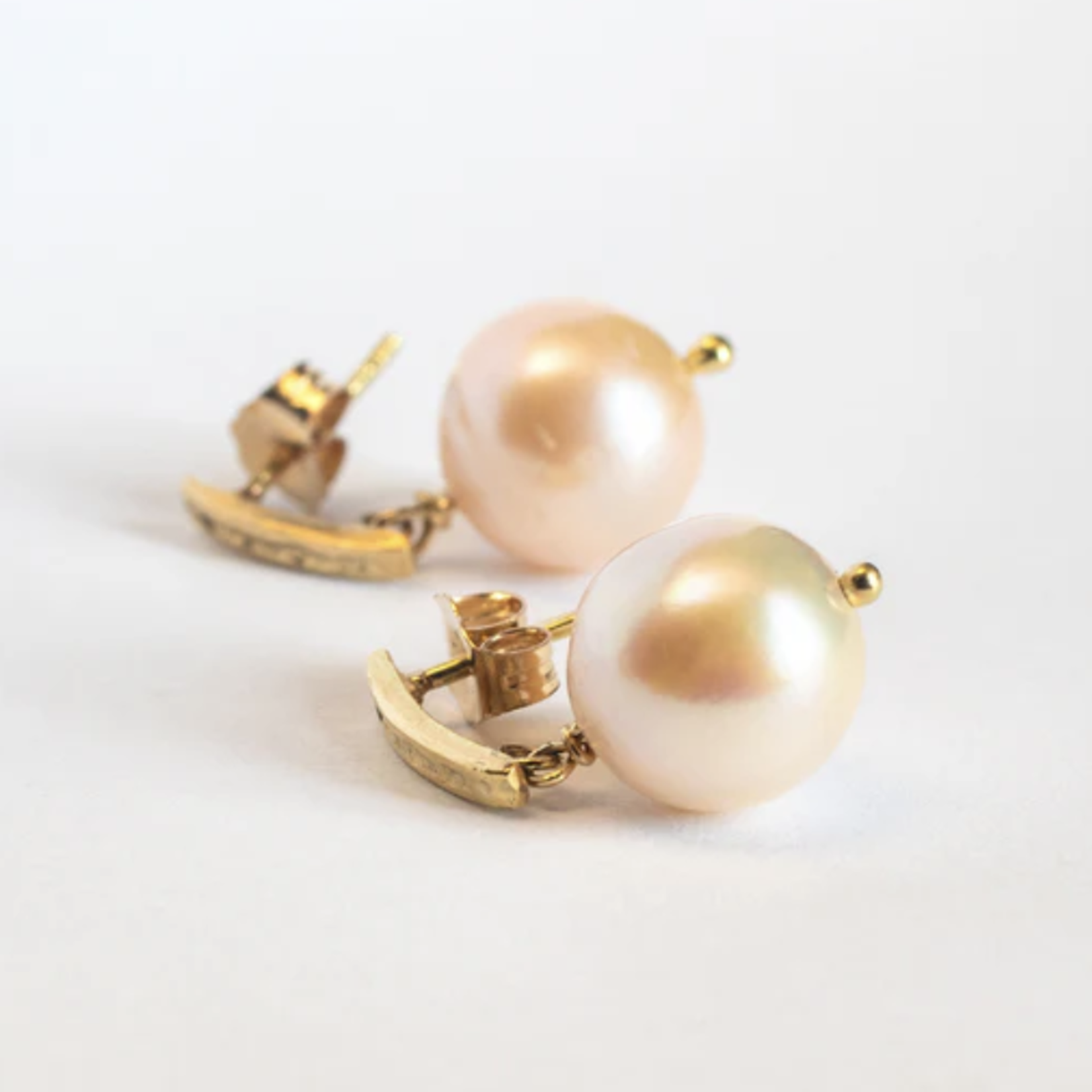 Baroque Pearl Textured Bar Earrings · 18K Gold