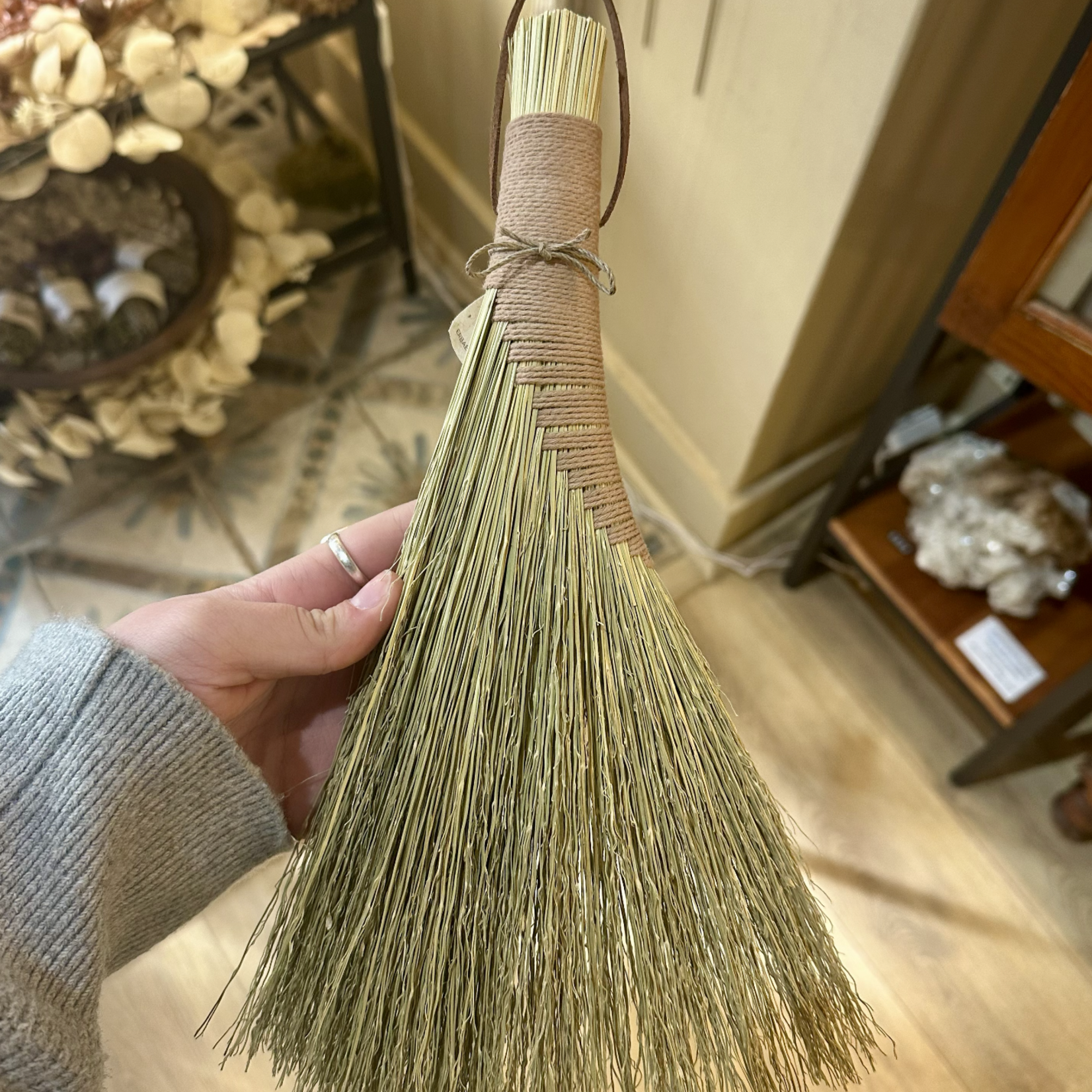 *Hand Broom |