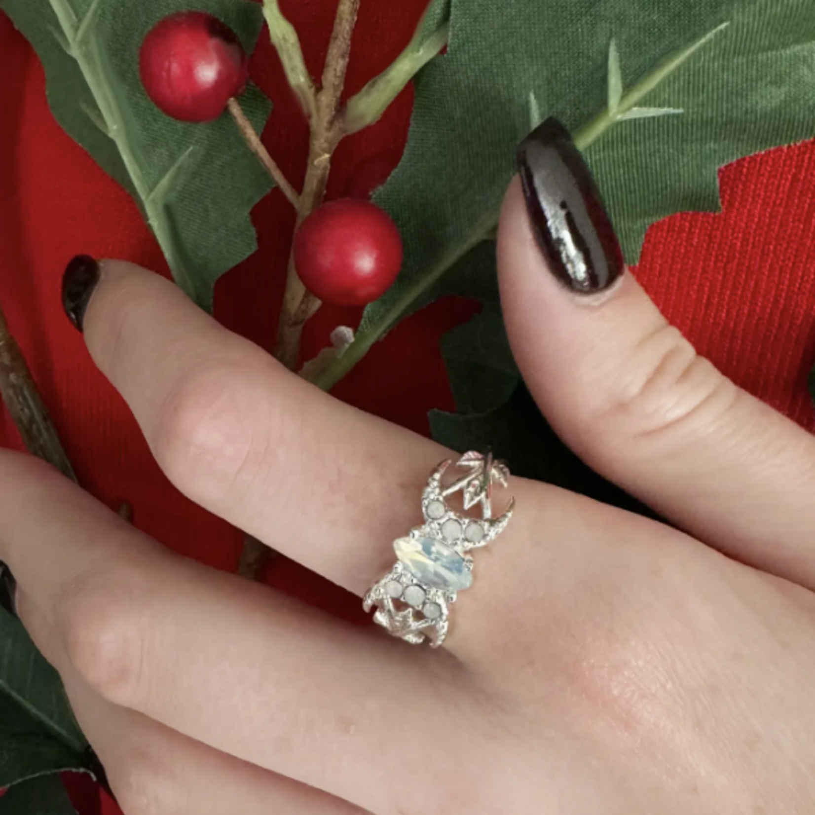 The Fairy Witch Ring with Simulated Opal · Silver Plating · 7