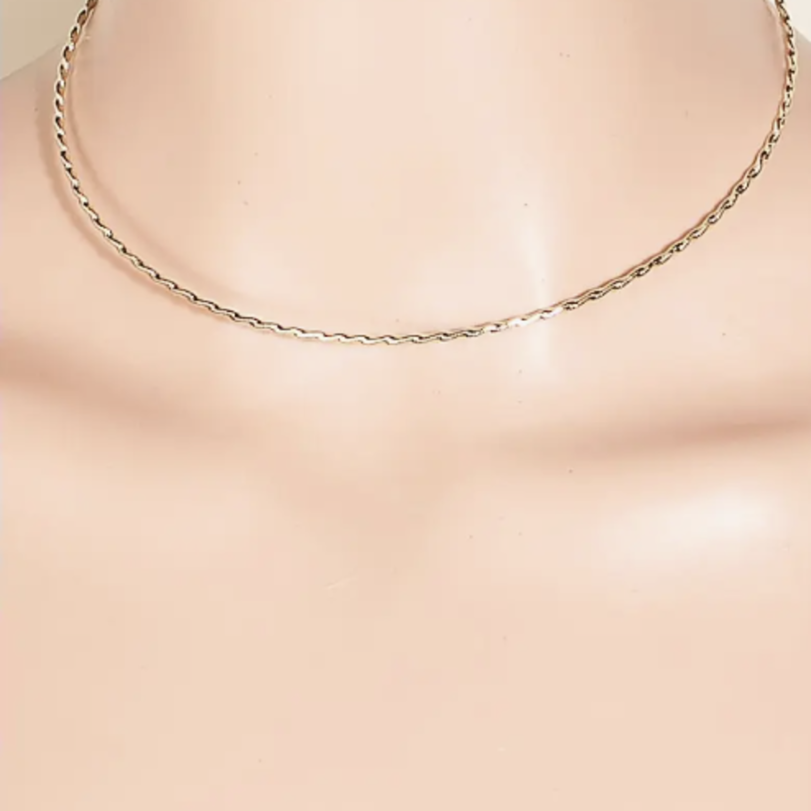 Metallic Wire Choker Necklace · Gold