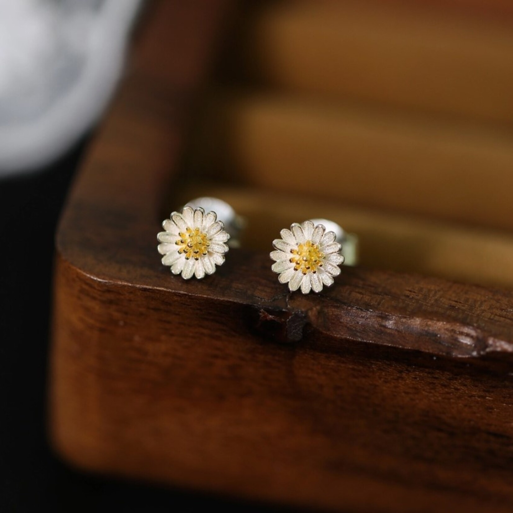 Happyzzzsu Daisy Flower Earrings · Silver