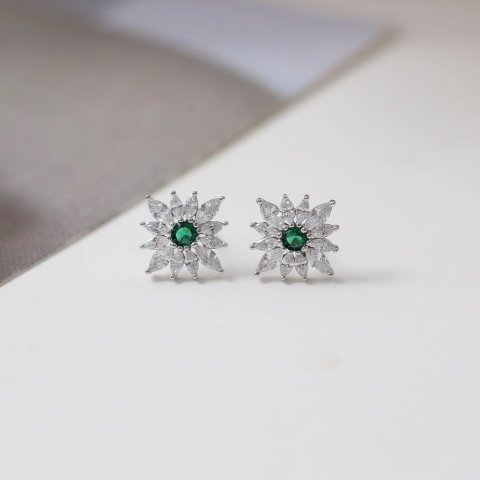 Happyzzzsu Emerald Flowers Stud Earrings · Silver