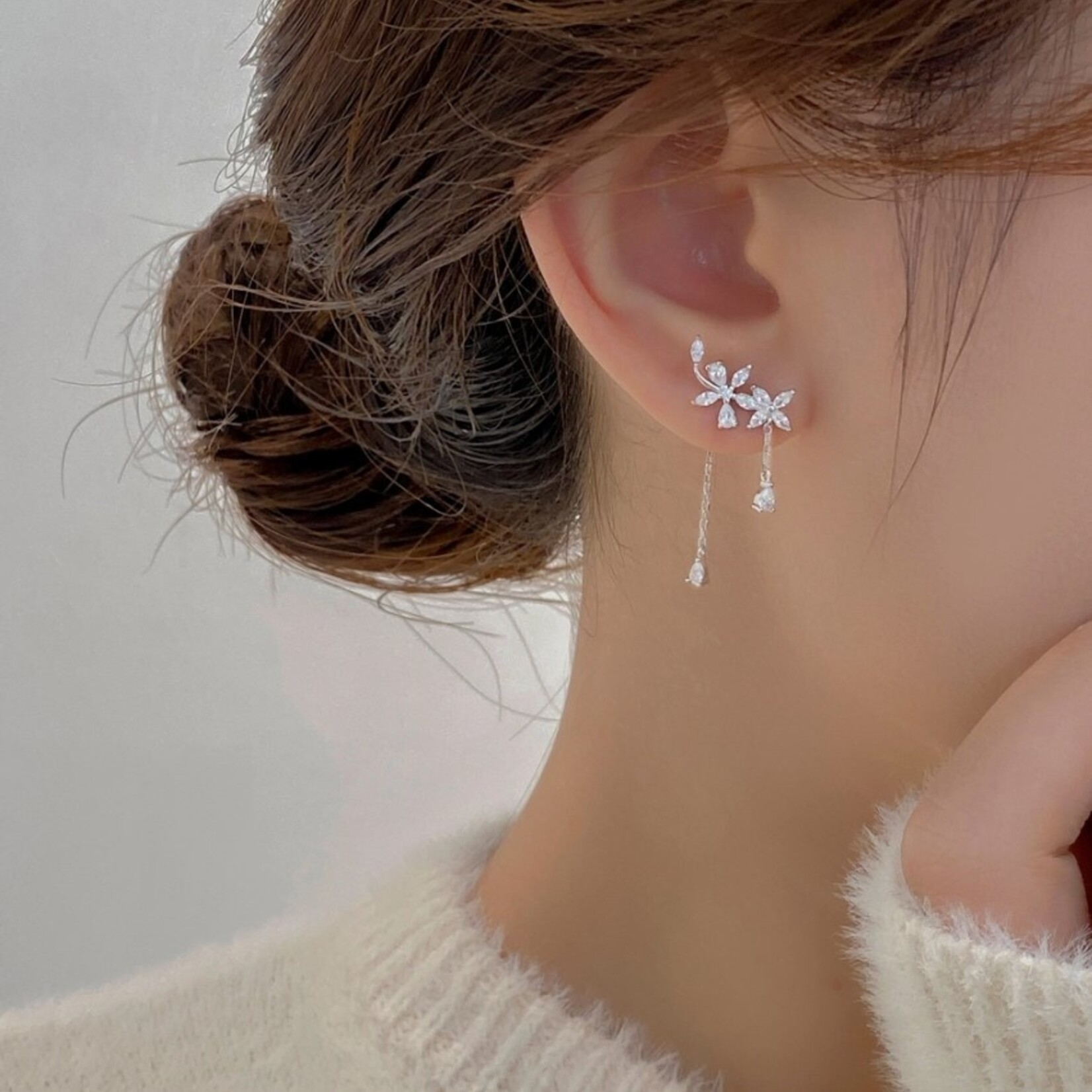Happyzzzsu Flower Dangle Earrings · Silver