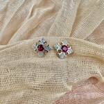 Happyzzzsu Iris Flower Stud Earrings · Silver