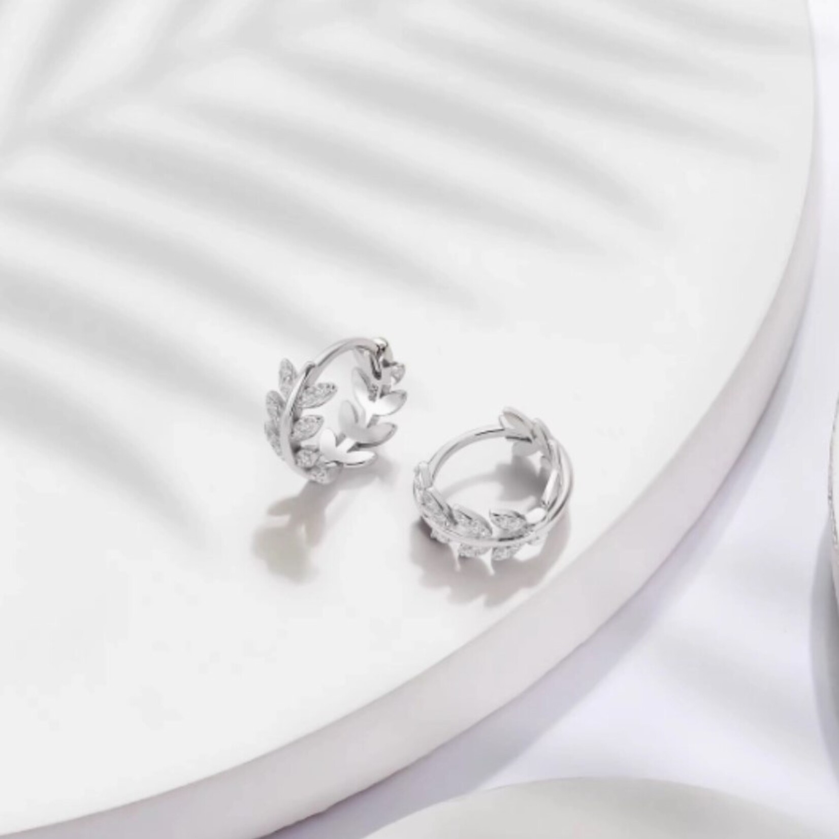 Happyzzzsu Olive Leaf Gem Hoop Earrings · Silver