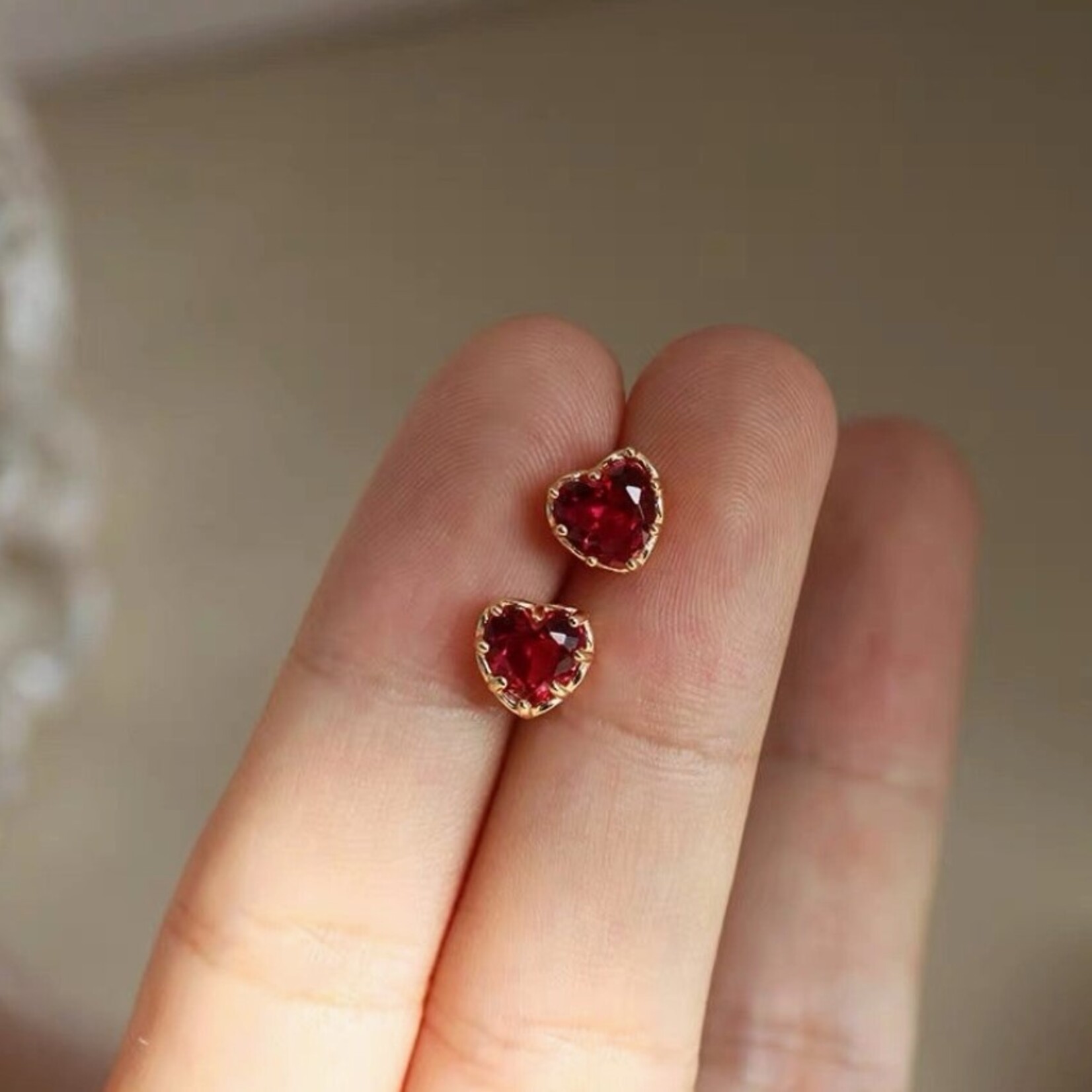 Happyzzzsu *Ruby Heart Stud Earrings · Silver