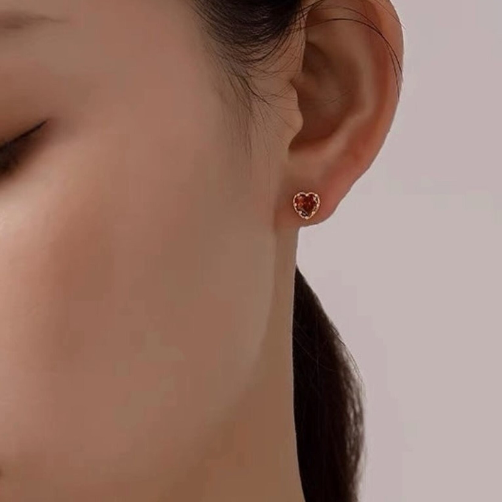 Happyzzzsu *Ruby Heart Stud Earrings · Silver