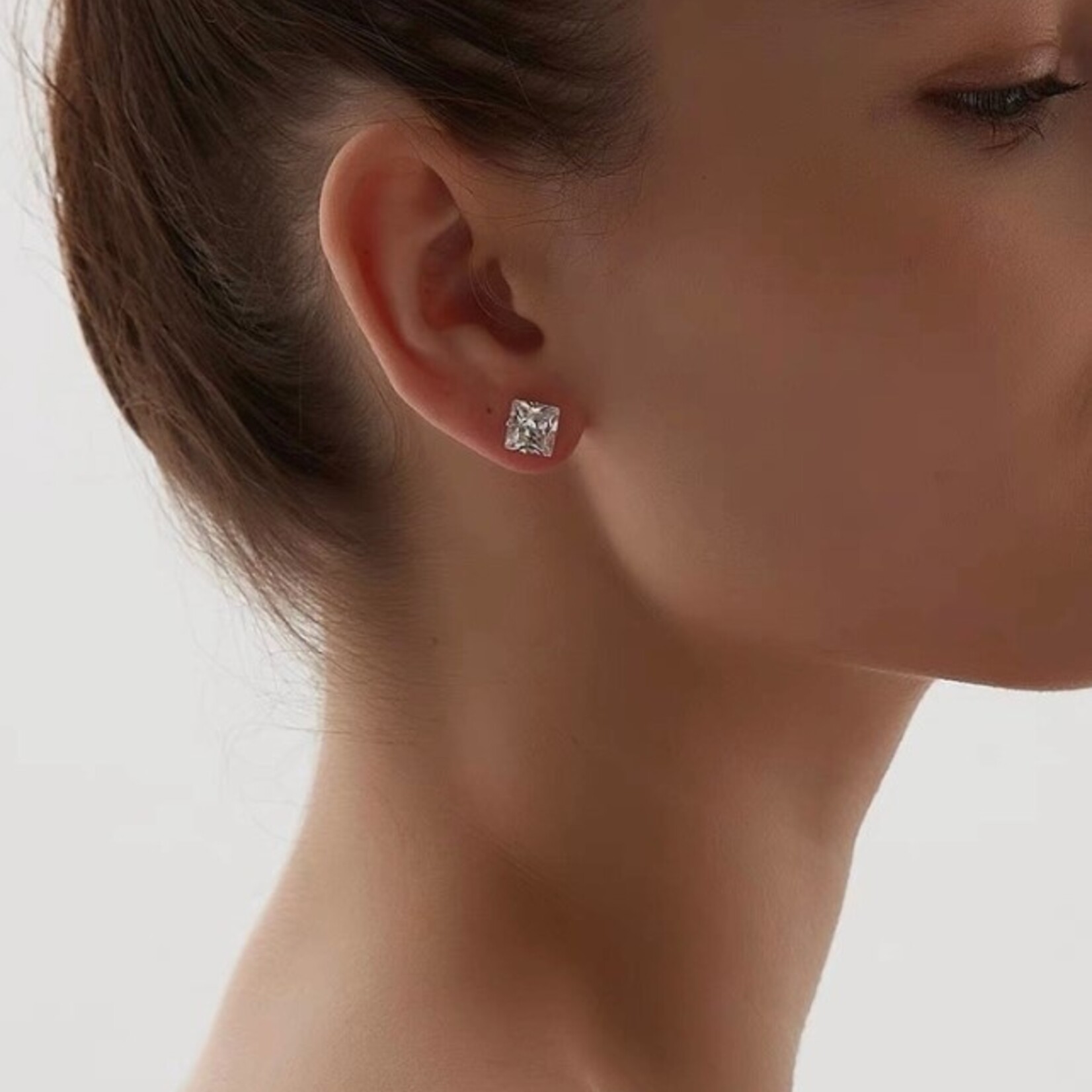 Happyzzzsu Square Diamond Stud Earrings · Silver ·
