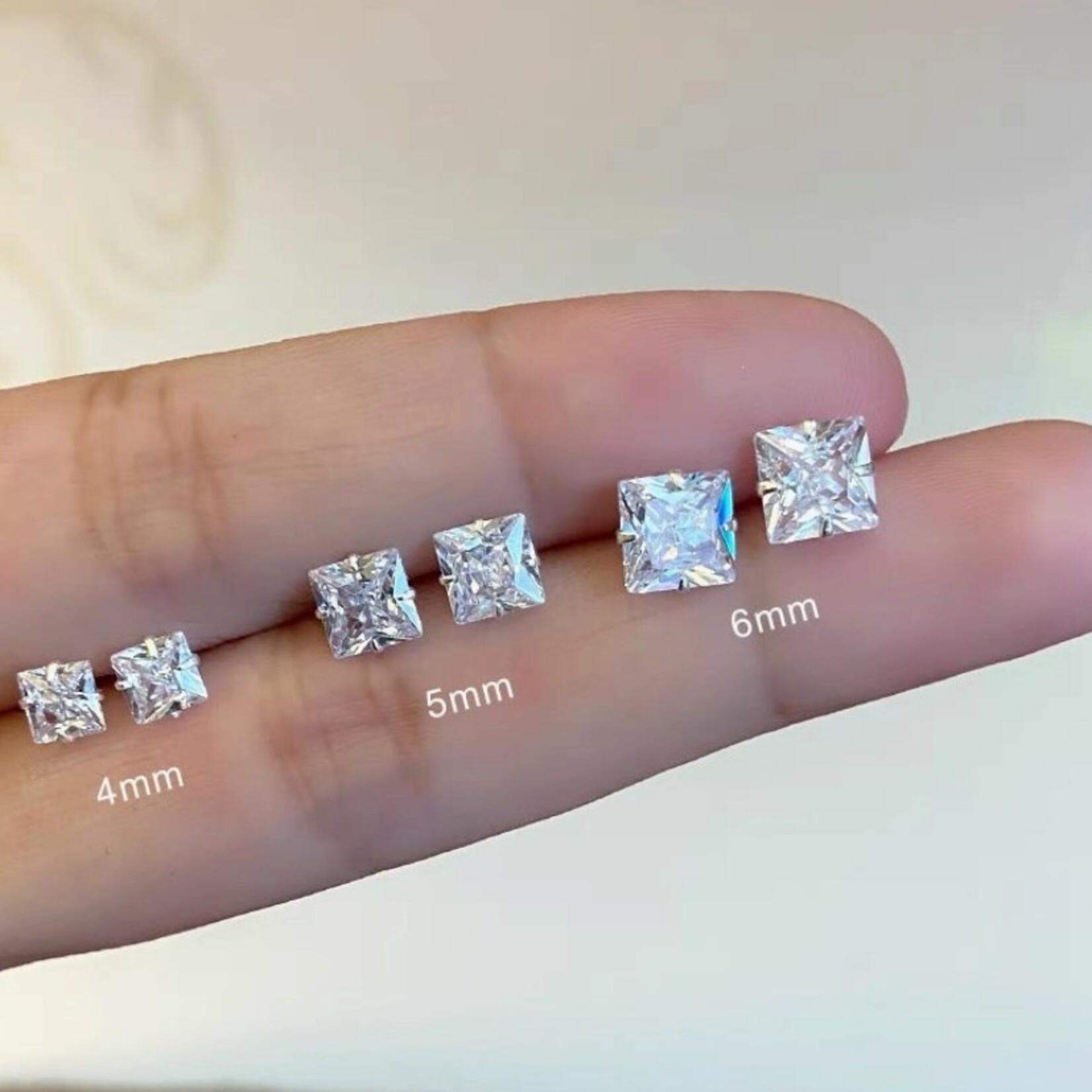 Happyzzzsu Square Diamond Stud Earrings · Silver ·