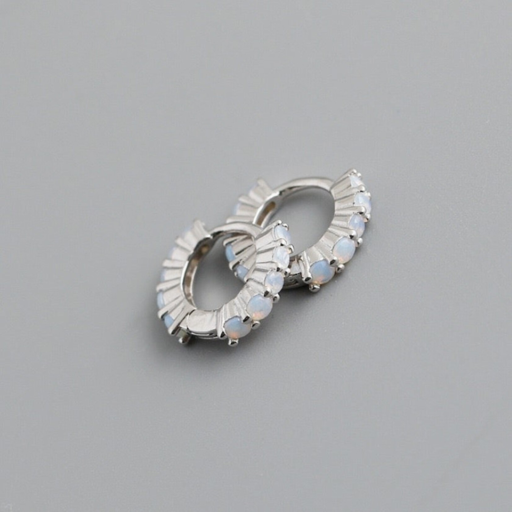 Happyzzzsu Tiny Hoop Earrings | Silver |