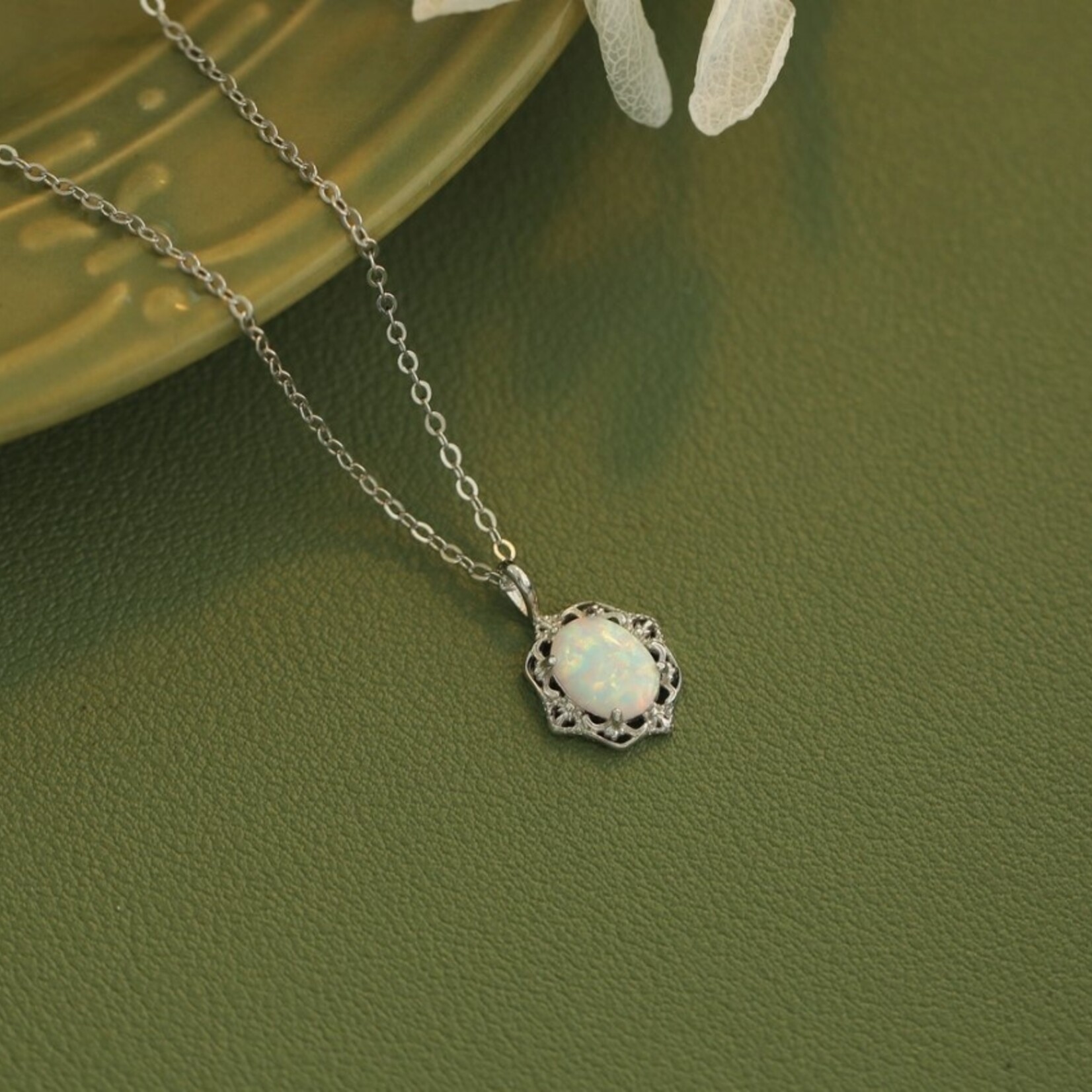 Happyzzzsu White Opal Vintage Necklace · Sterling Silver