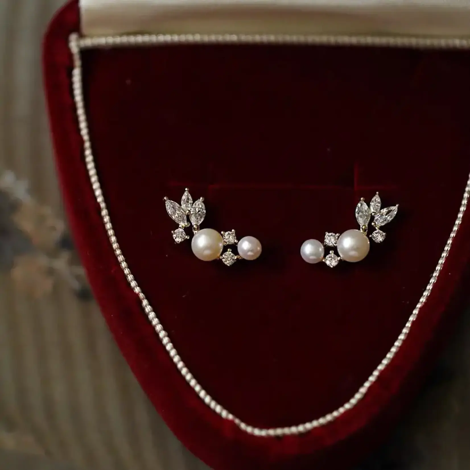 Happyzzzsu *Pearl Stud Earrings · Silver