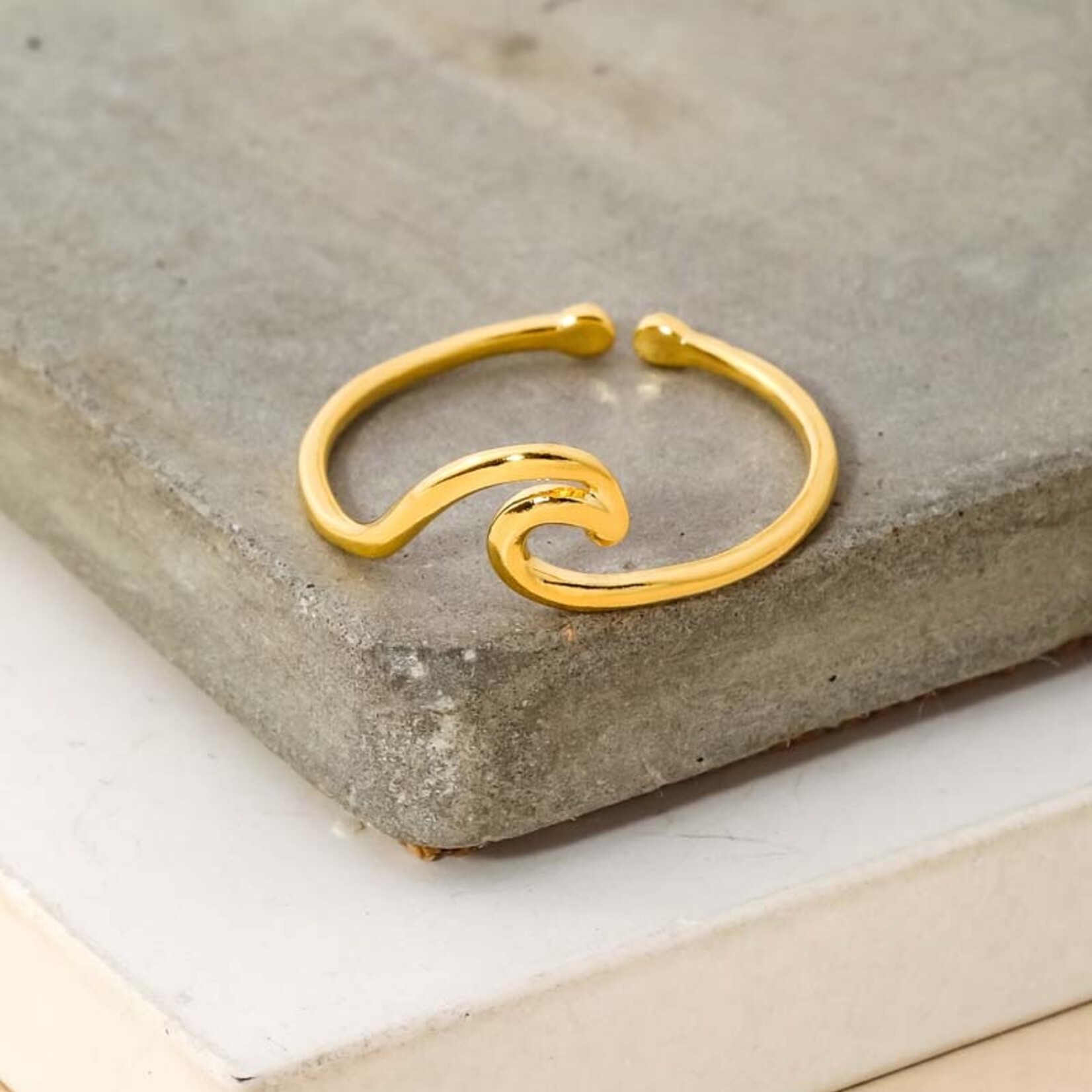 Wave Cutout Adjustable Ring · Gold