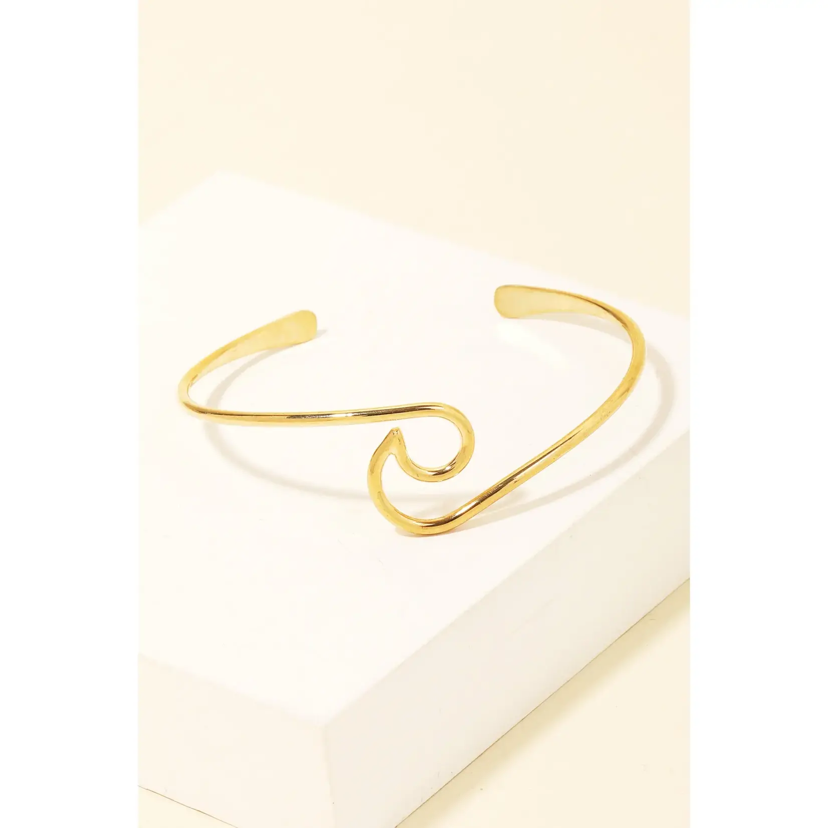 Thin Wave Cuff Bracelet · Gold